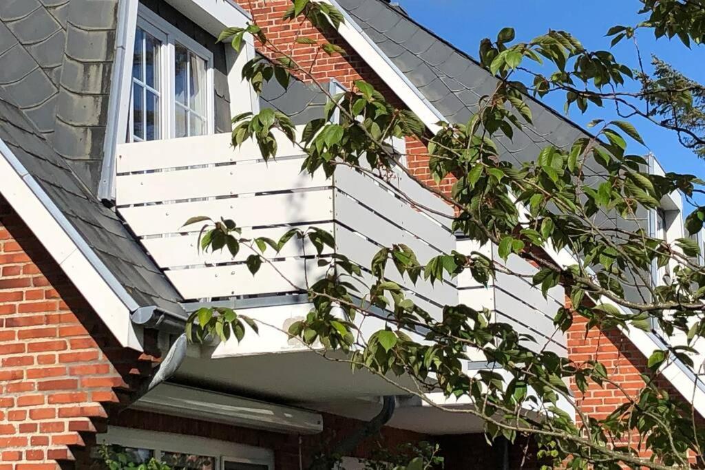 Maritim Und Individuell In Wenningstedt Mit Balkon Apartment Exterior photo